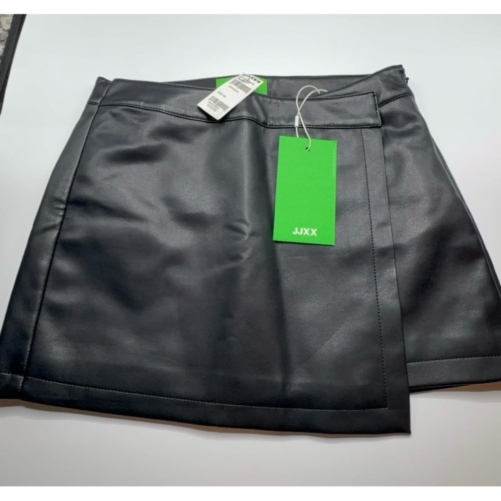 Women's size XS black faux leather JJXX mini skirt from Tilly's.